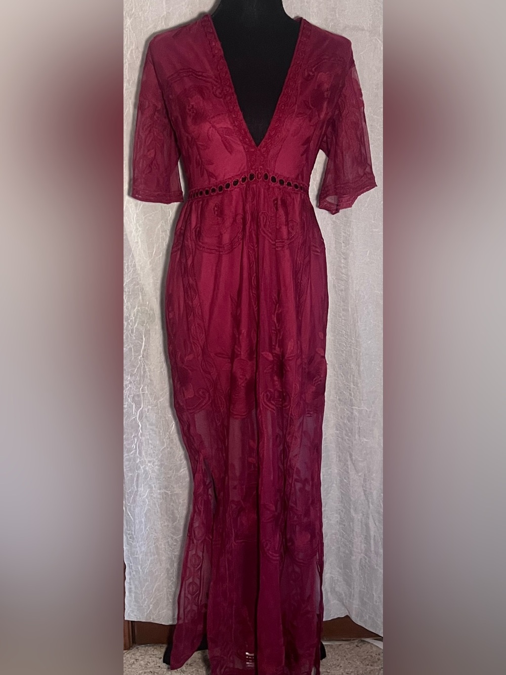 V-Neck Wine lace Maxi Dress